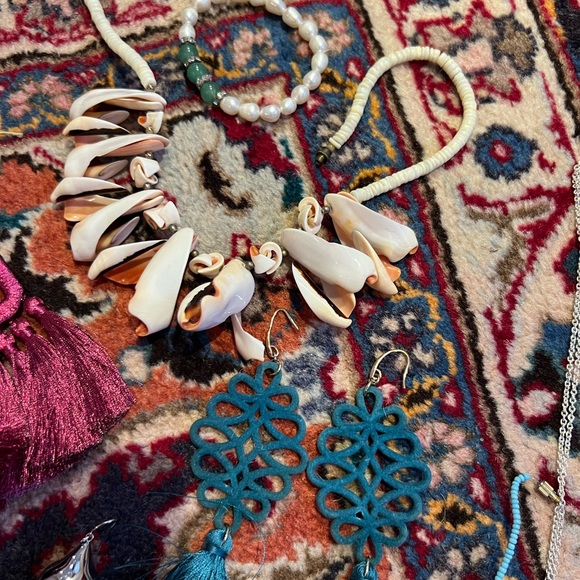 A bundle of fashion jewellery, some are custom, some are new never used! - Picture 6 of 9